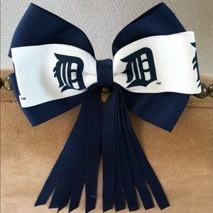 Detroit Tigers Ribbon Barrette. Never worn.